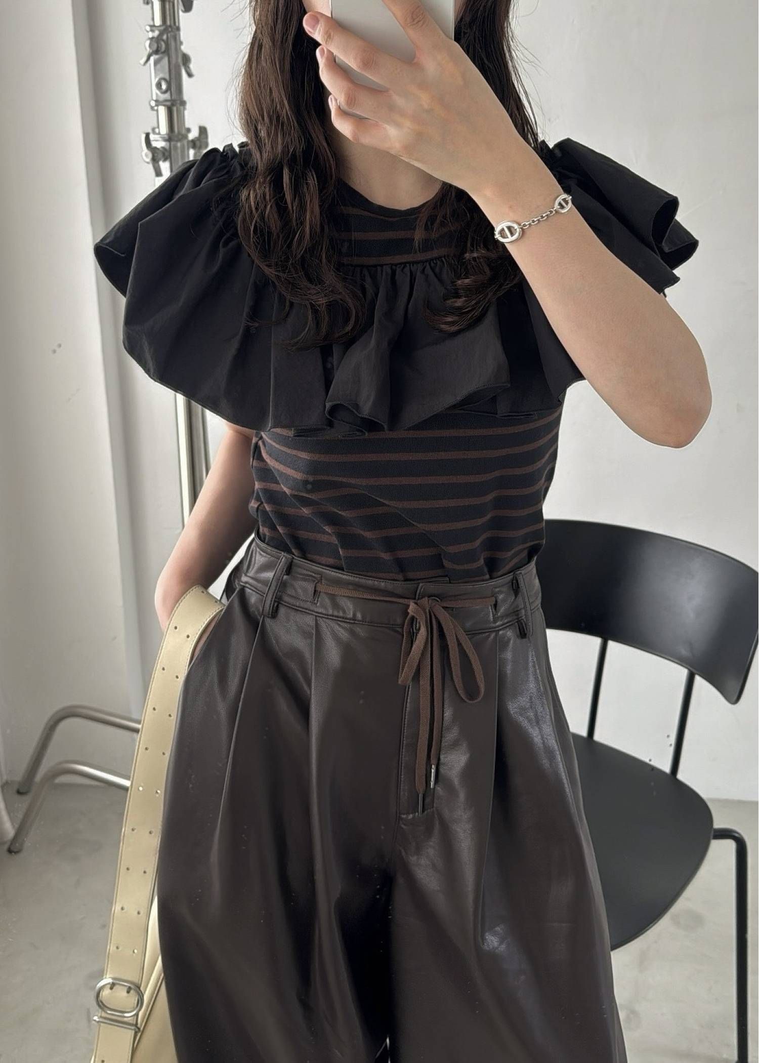 ショルダーフリル ボーダートップス (ブラック) convertible shoulder frill border tops (Black) /  26SS