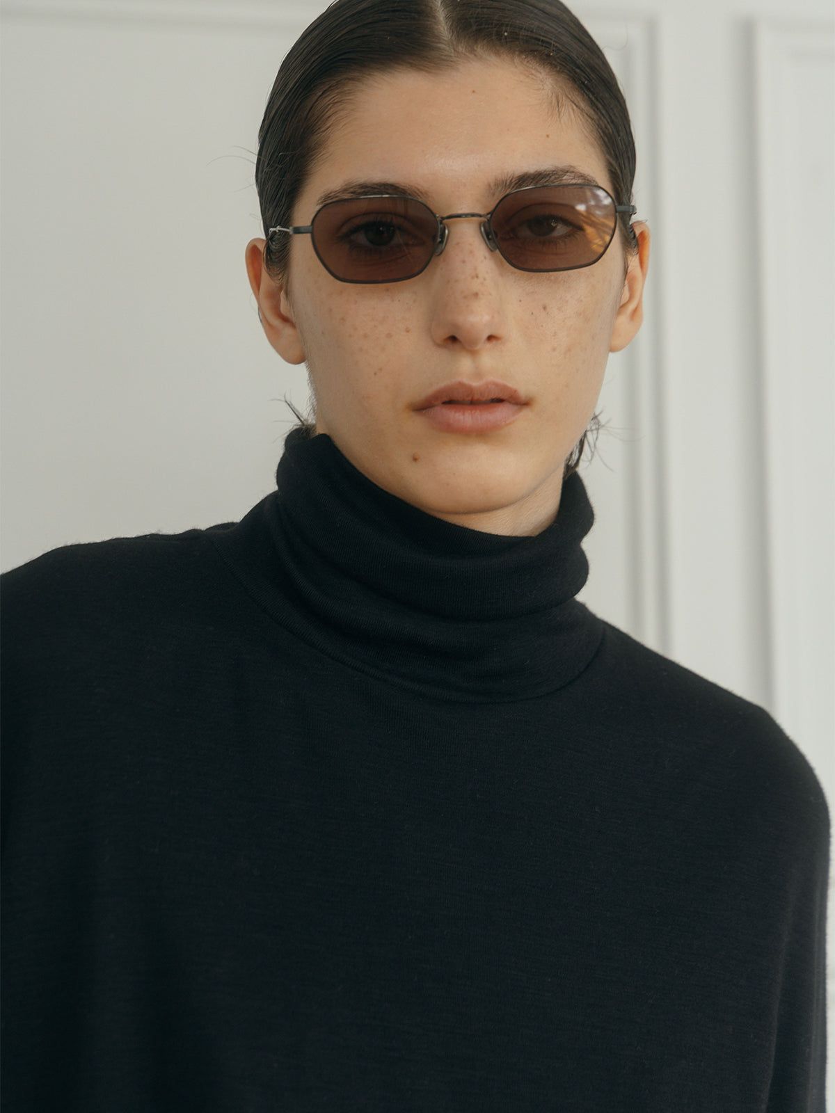 【25AW】FINE WOOL OVER HIGH NECK TOPS / ファインウール ハイネックニットトップス  (ブラック)