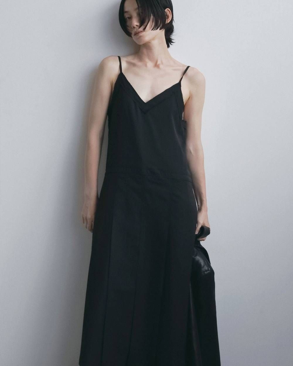 プリーツ キャミソールワンピース (ブラック) Pleats Camisole Onepiece (Black) / 26AW 【6月29日まで期間限定予約】