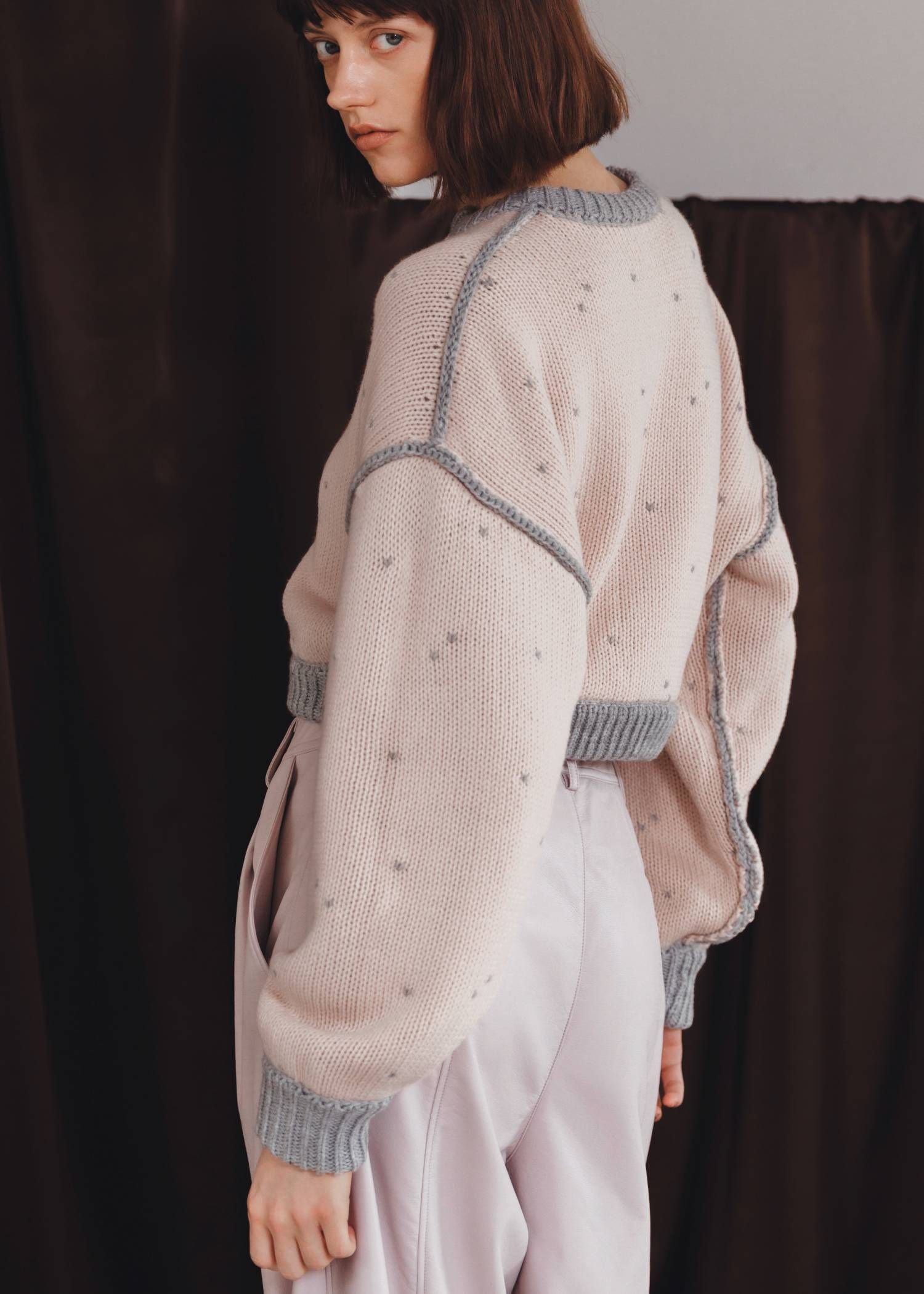 【ショート】ハートドット リバーシブルカーディガン (グレー×ベビーピンク) short heart dot jacquard reversible knit cardigan (gray×baby pink) /  26SS