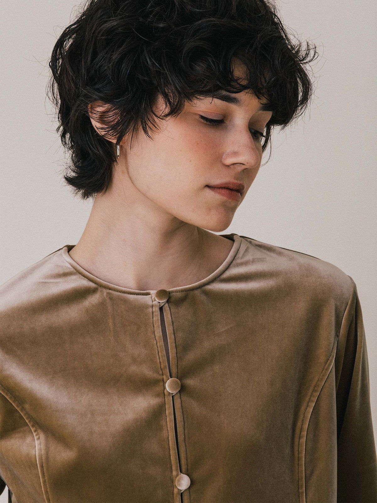 【25AW】HILTON VELOURS CARDIGAN / ヒルトンベロアカーディガン (ベージュ)