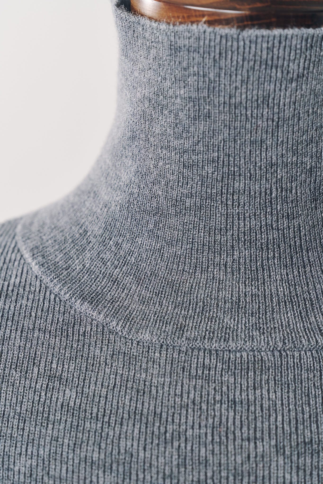 フリルハイネックニット (グレー) frill high neck knit (Gray) / 26AW