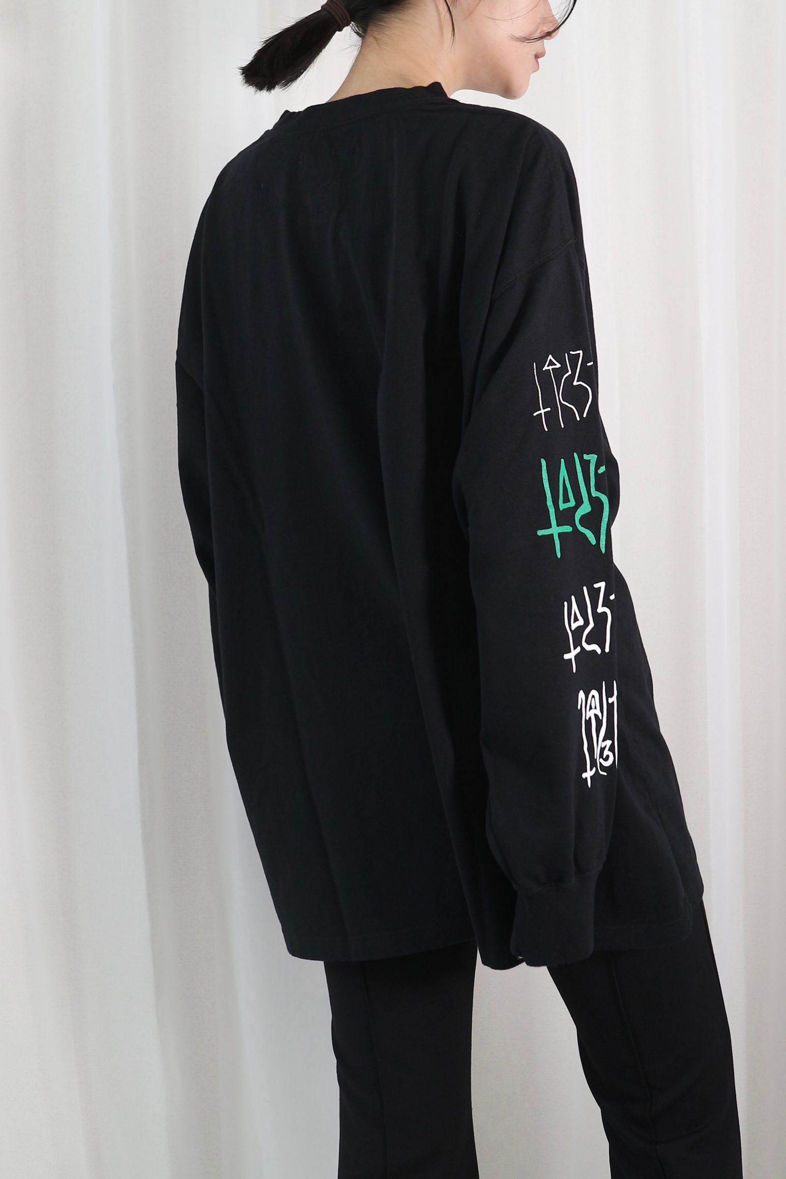 GRAPHIC LONG SLEEVE TEE / グラフィックロングスリーブTシャツ (ブラック)  / ユニセックス
