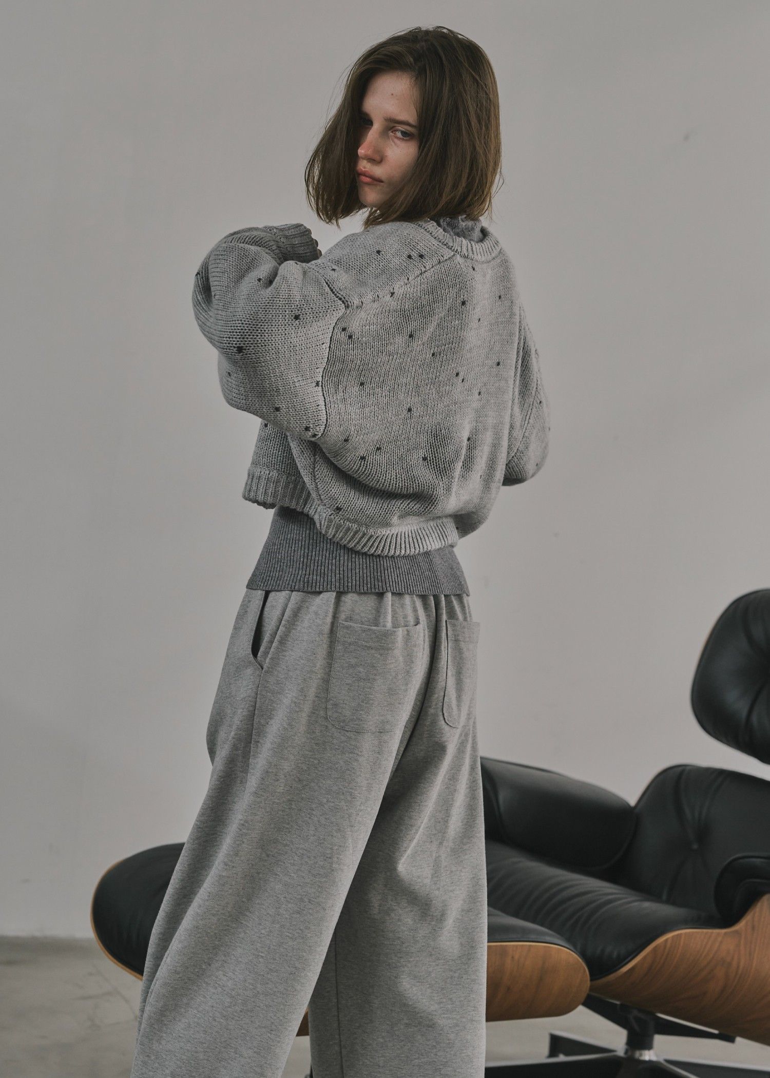 heart dot jacquard reversible cropped knit cardigan / ハートドット ジャガード リバーシブルクロップドカーディガン (グレー×チャコール) / 25AW