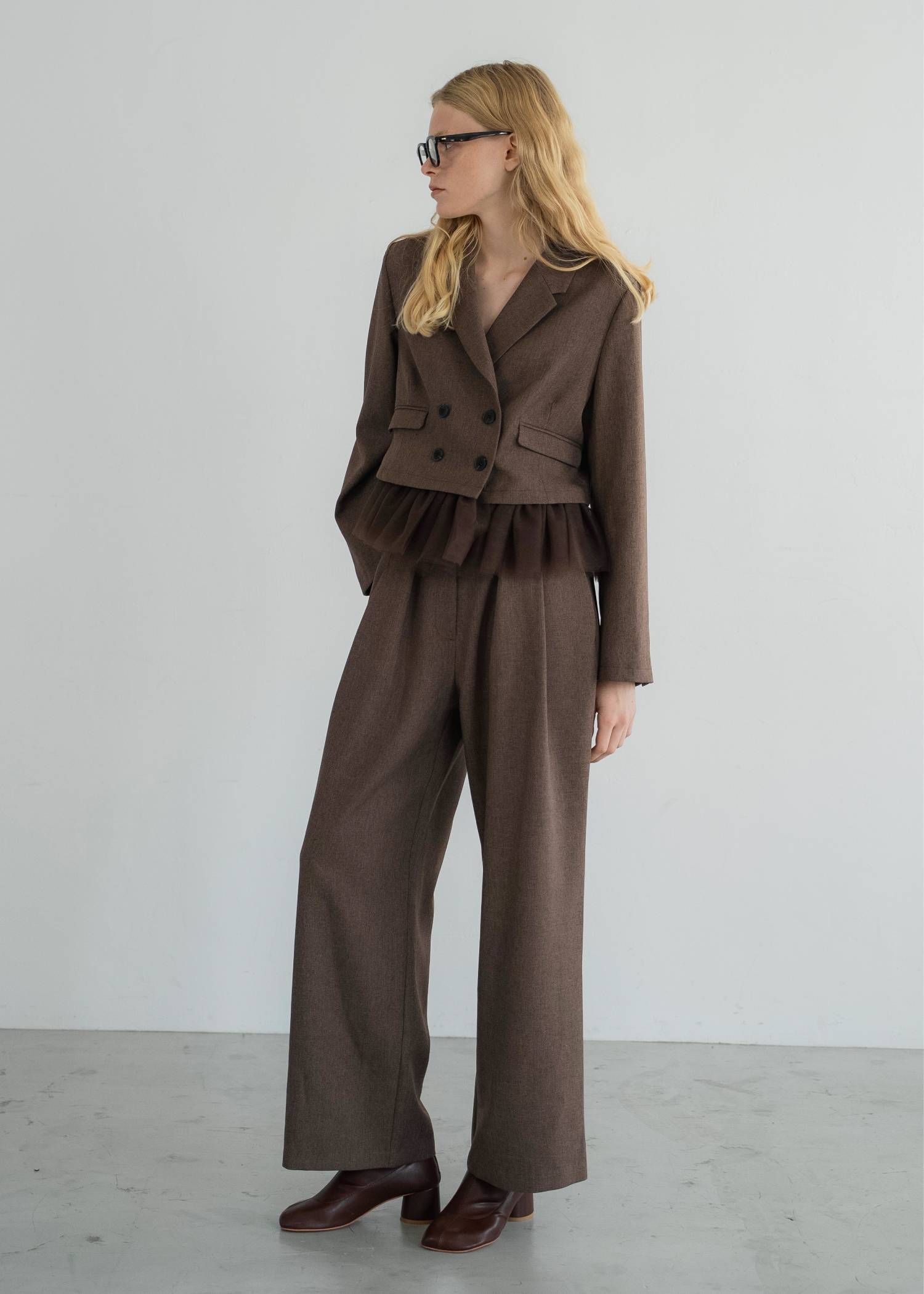ペプラム チュール クロップド テーラードジャケット (アーモンド) detachable peplum tulle cropped tailored JK (Almond) /  26AW