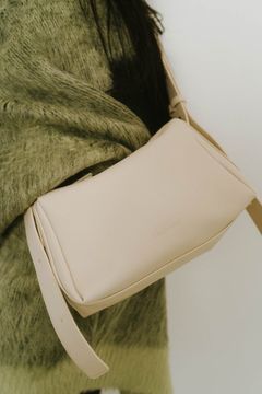 button studs shoulder / ボタンスタッズショルダーバッグ (アイボリー)