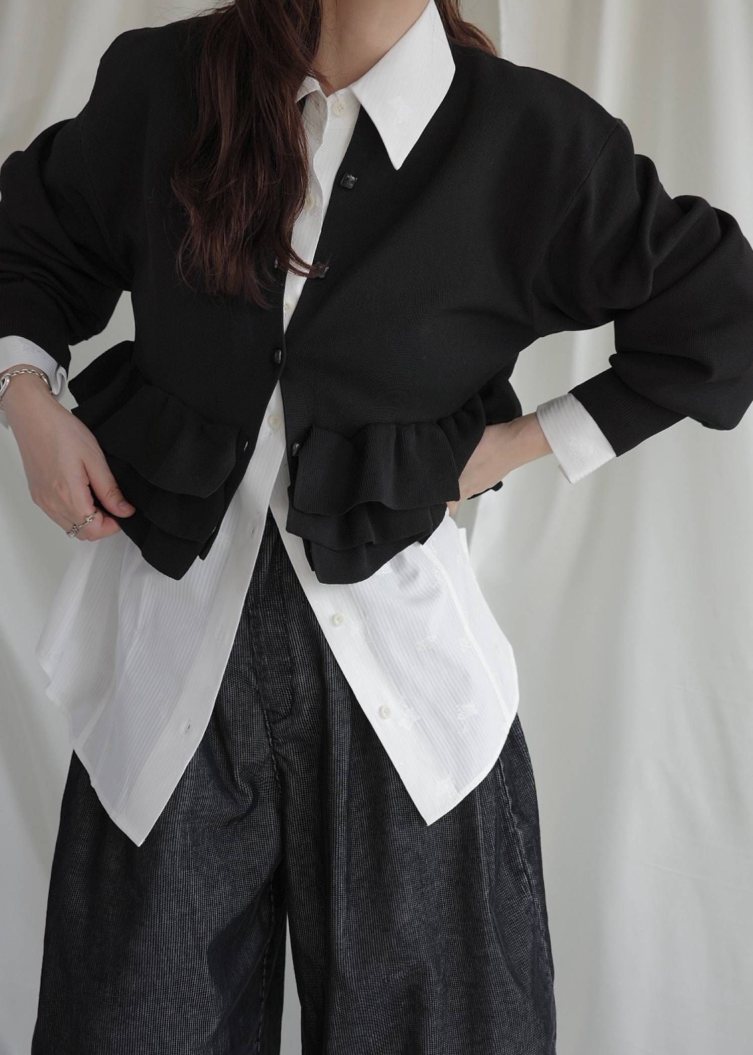 フリルニットカーディガン (ブラック) hem ruffle frill knit cardigan (Black) /  26SS
