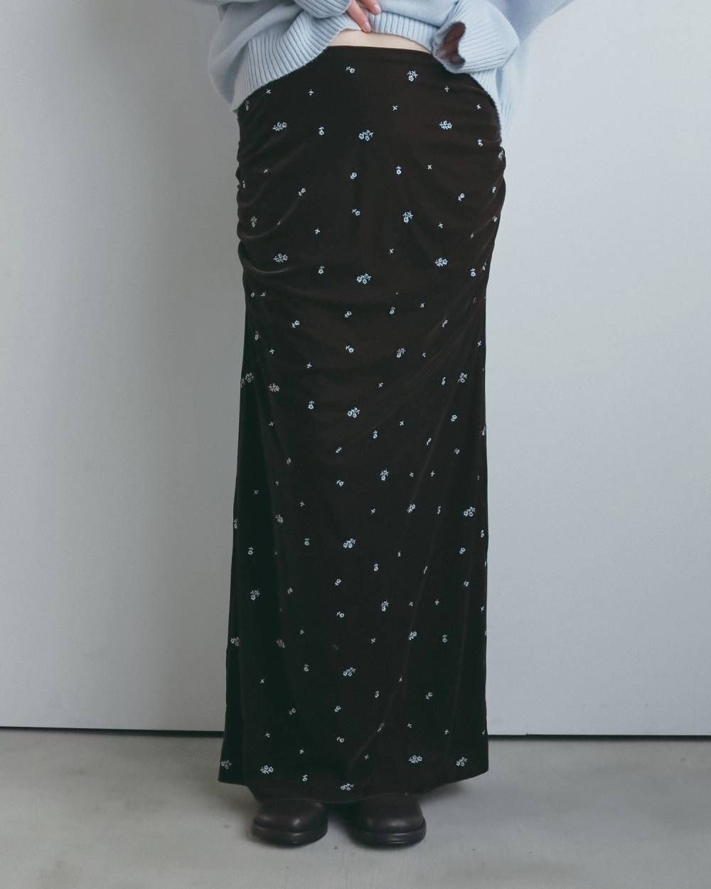 エンブロイダリー フラワーベロアスカート (ブラウン) Embroidery Flower Velourskirt (Brown) / 26AW 【6月29日まで期間限定予約】