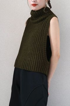 OFF TURTLE KNIT VEST / オフタートルニットベスト (カーキ)