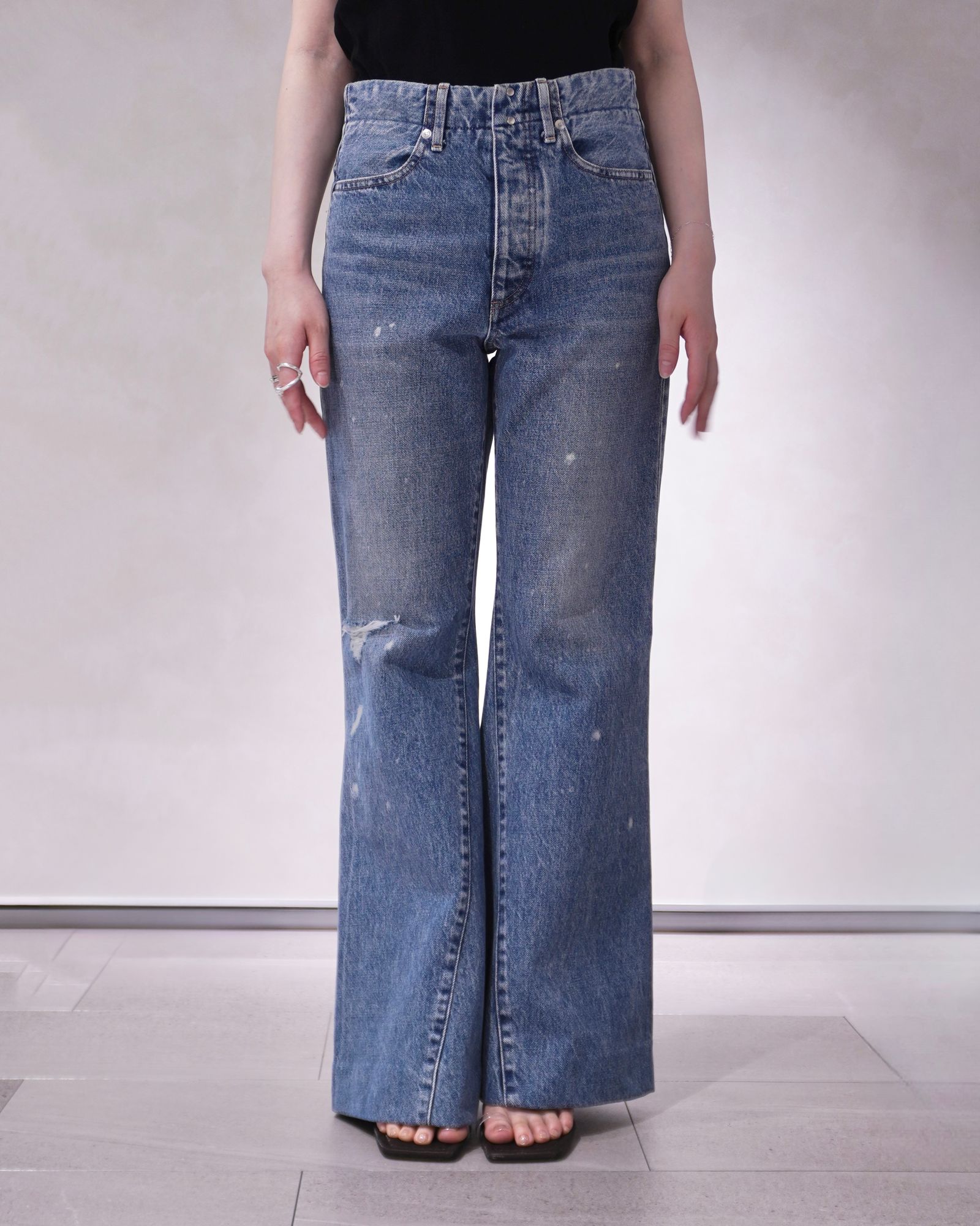フレアジーンズ トラウザーズデニム (ダメージブリーチブルー) FLARE JEAN TROUSERS (Distressed bleach blue) /  レディース