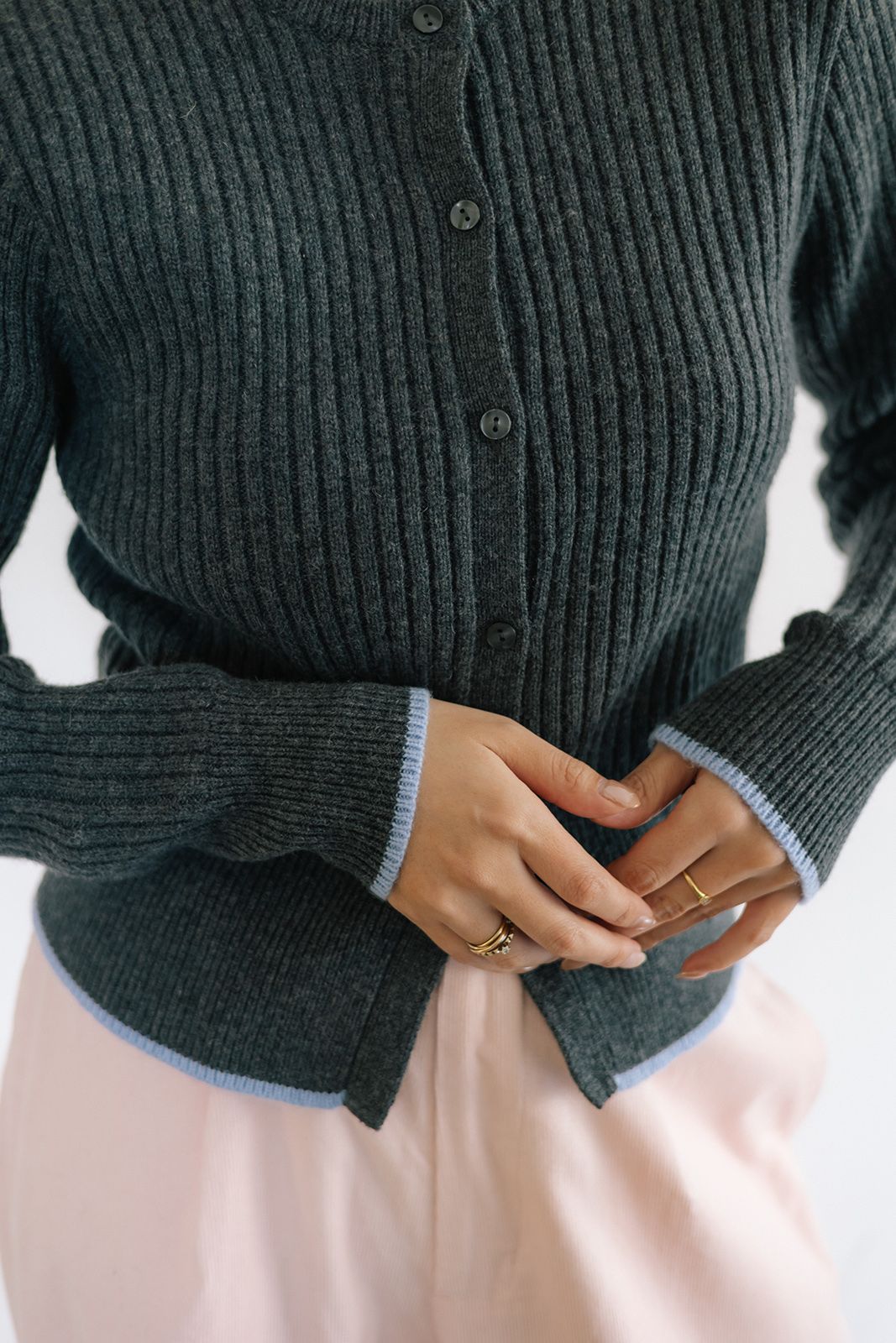 バイカラーリブニットカーディガン (グレー) Rib knit cardigan (Gray) / 26AW