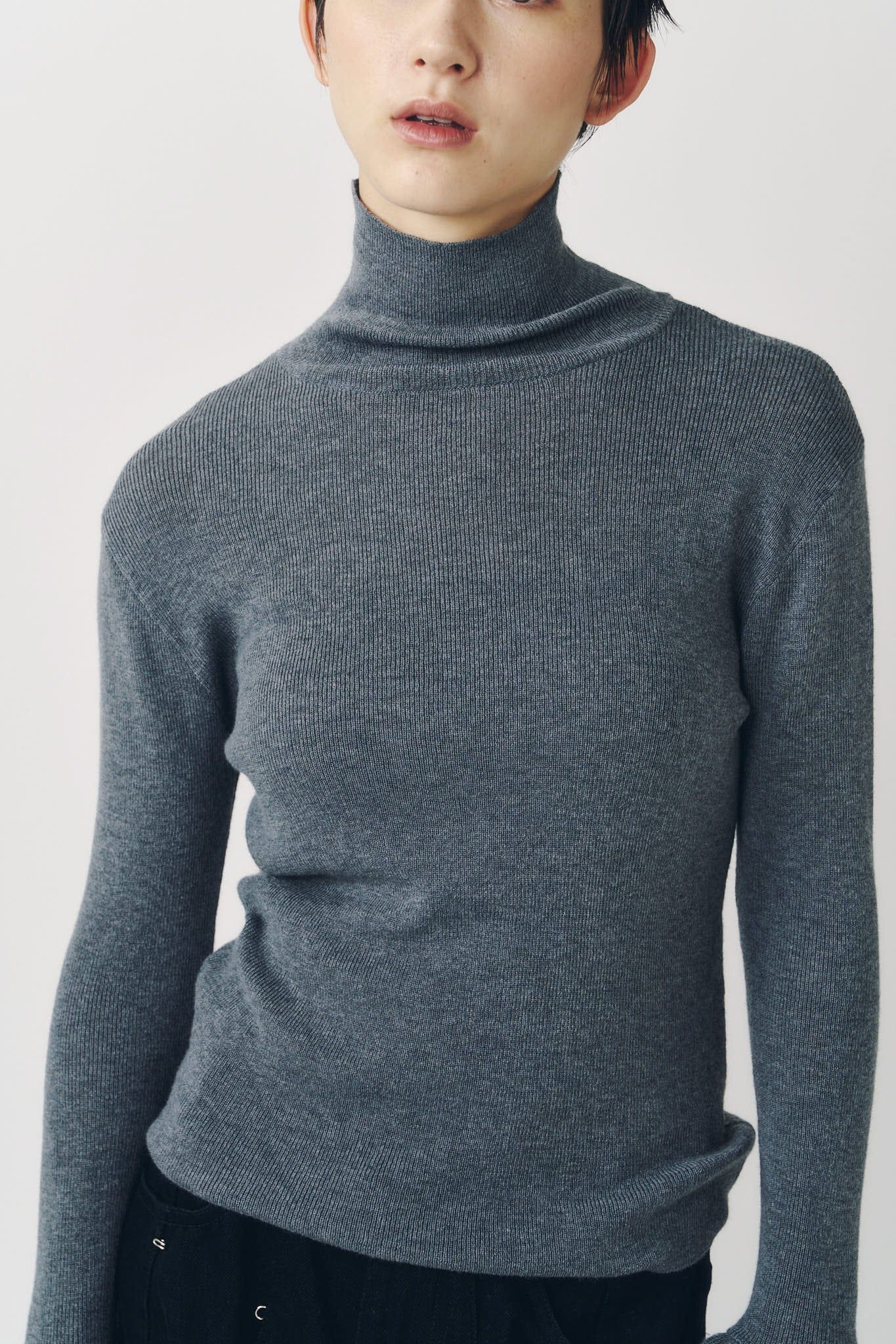 フリルハイネックニット (グレー) frill high neck knit (Gray) / 26AW