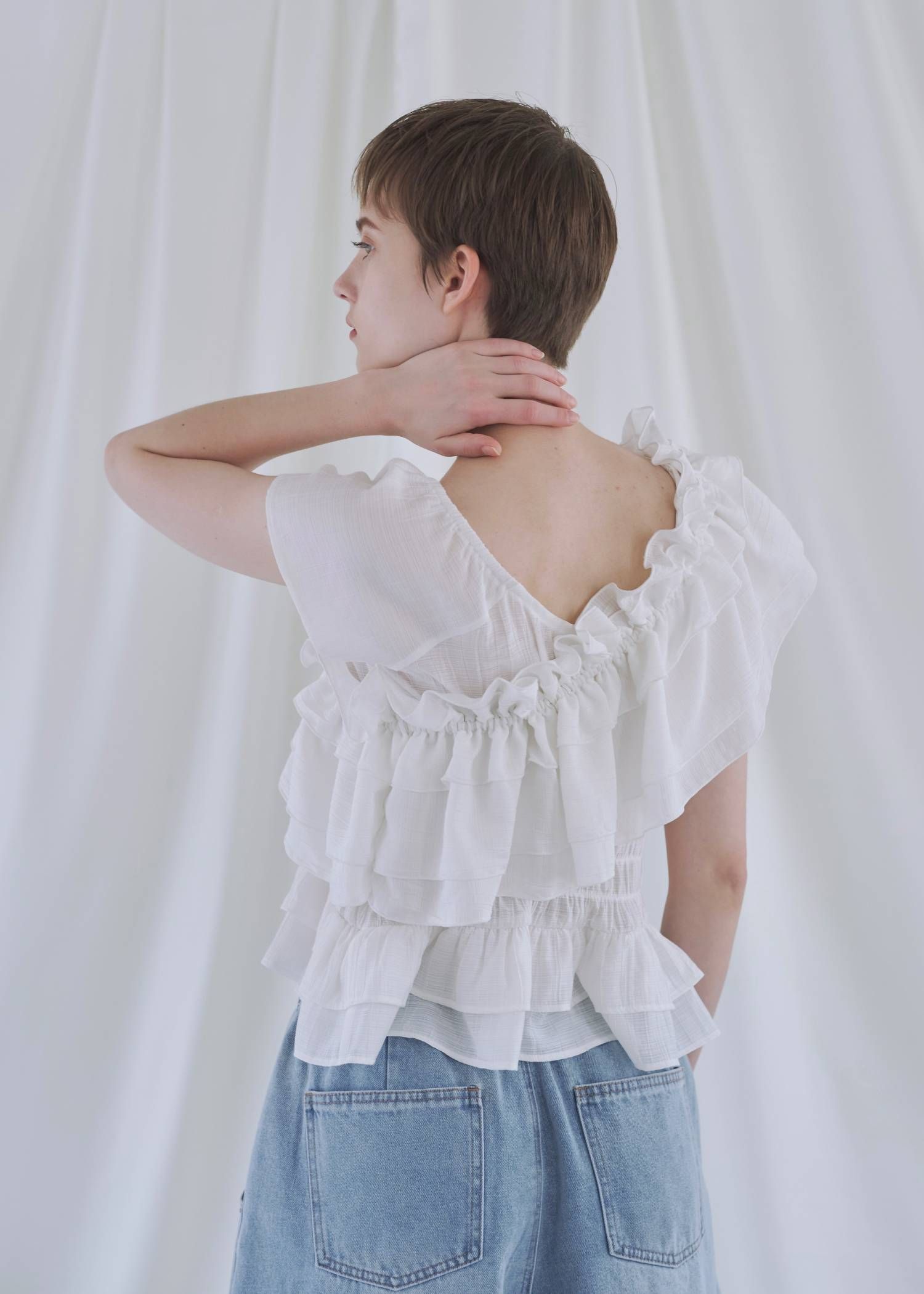 アシンメトリー ティアードフリルブラウス (アイボリー) asymmetry tiered frill sheer shirring BL (Ivory) /  26SS
