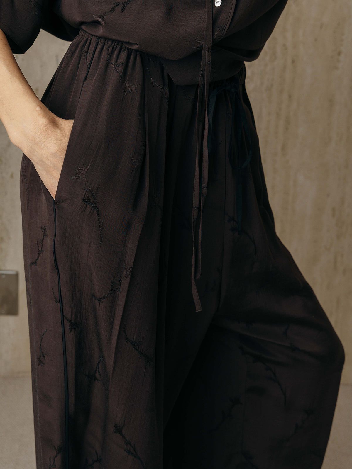 サテンジャガード イージーパンツ (ブラック) SATIN JQ EASY PANTS (Black) /  26SS