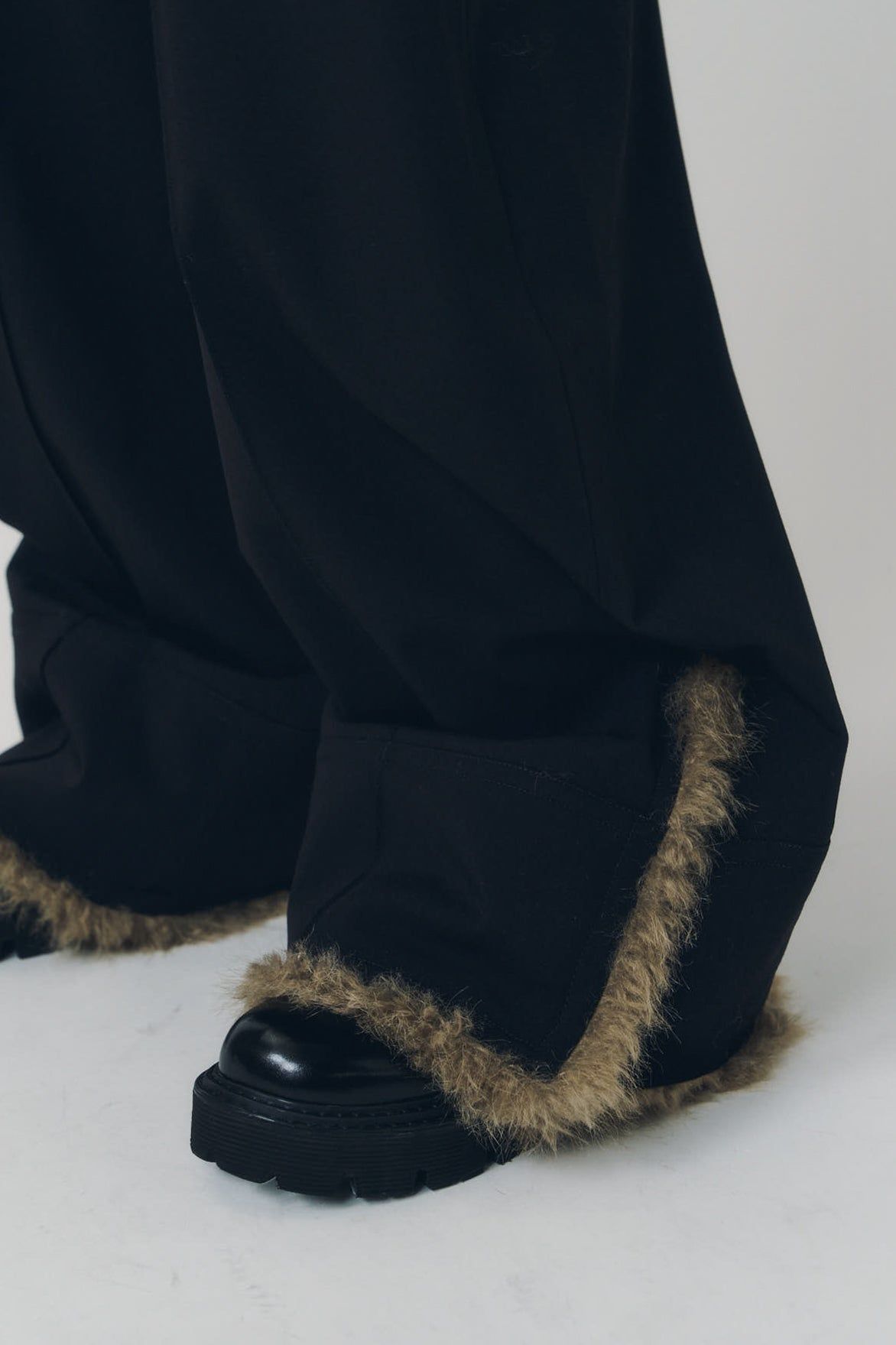 ダブルヘムファートラウザー (ブラックファー) double hem fur trousers(unisex) (Black Fur) / 26AW