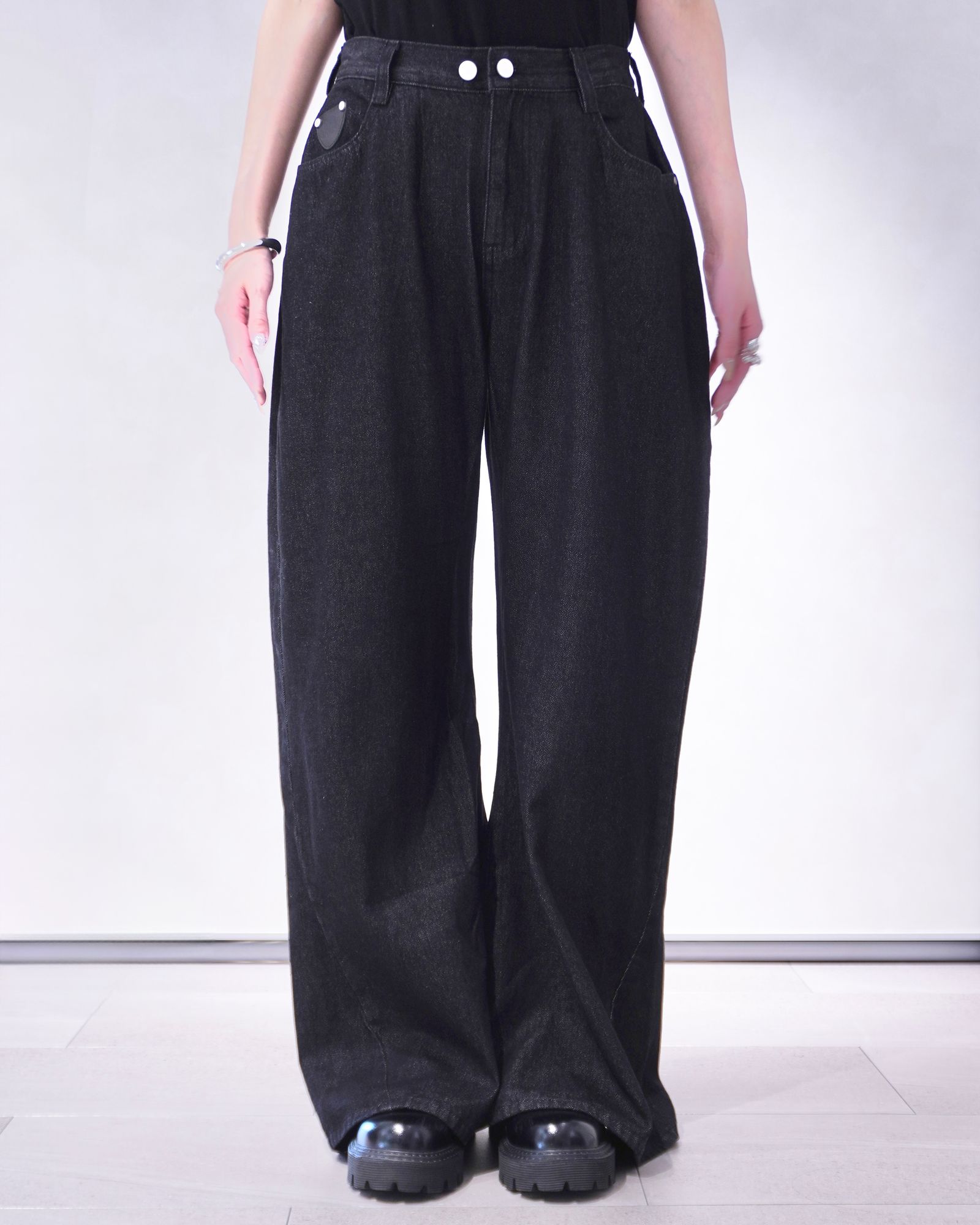 ワイドベルボトムデニムパンツ (ブラック) wide bell-bottom denim pants (Black) /  26SS