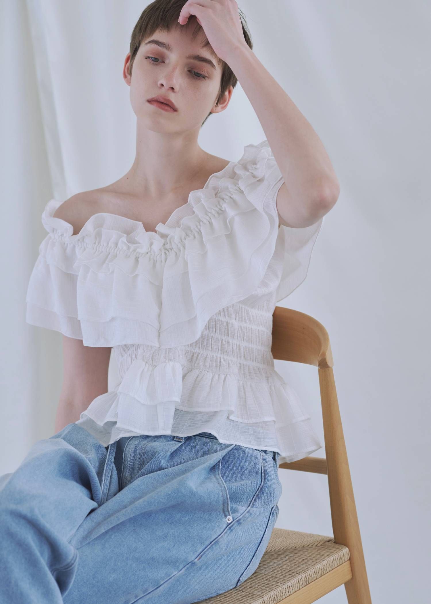 アシンメトリー ティアードフリルブラウス (アイボリー) asymmetry tiered frill sheer shirring BL (Ivory) /  26SS