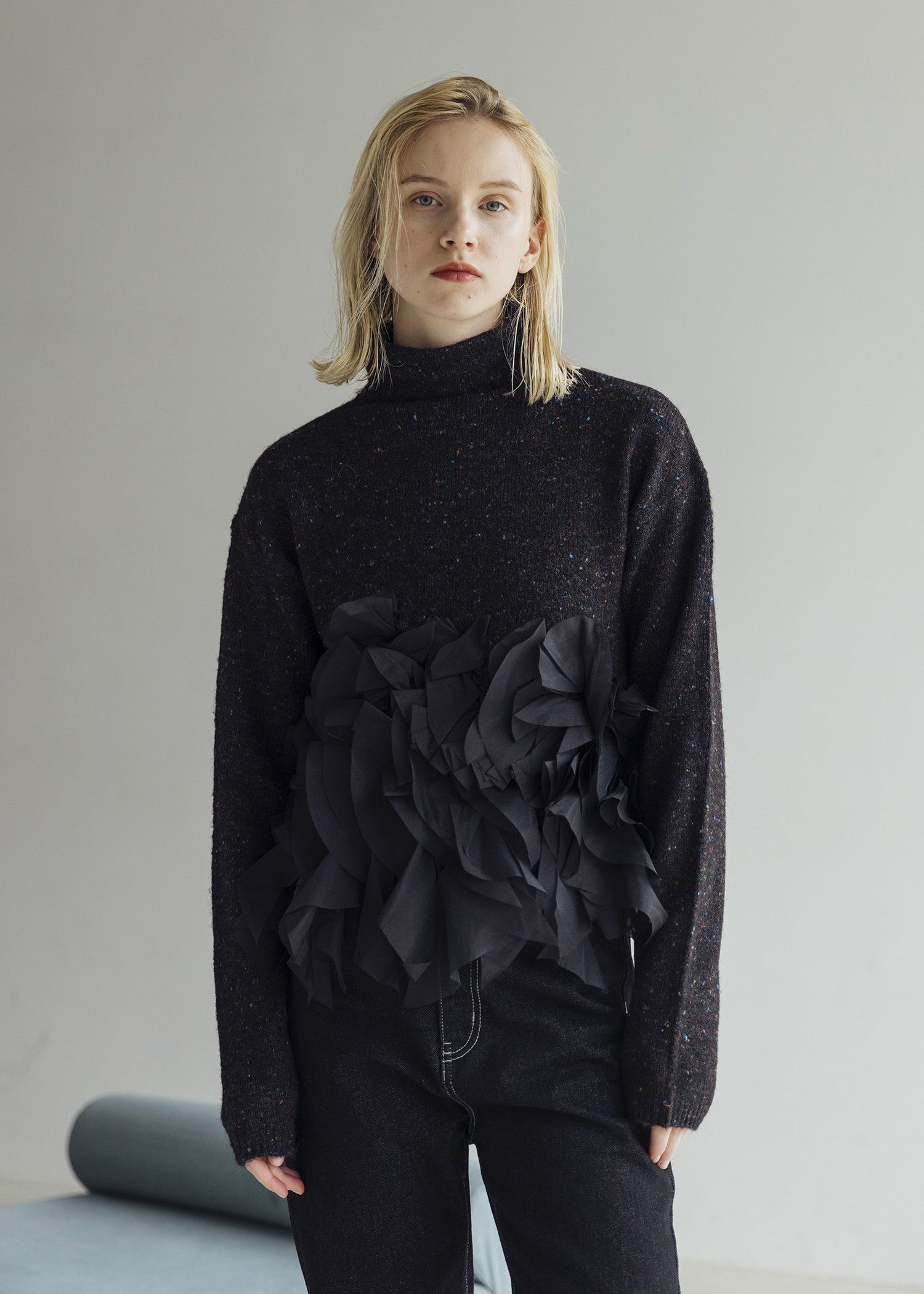 gradation frill bottleneck knit / グラデーション フリルニット (ブラック) / 25AW