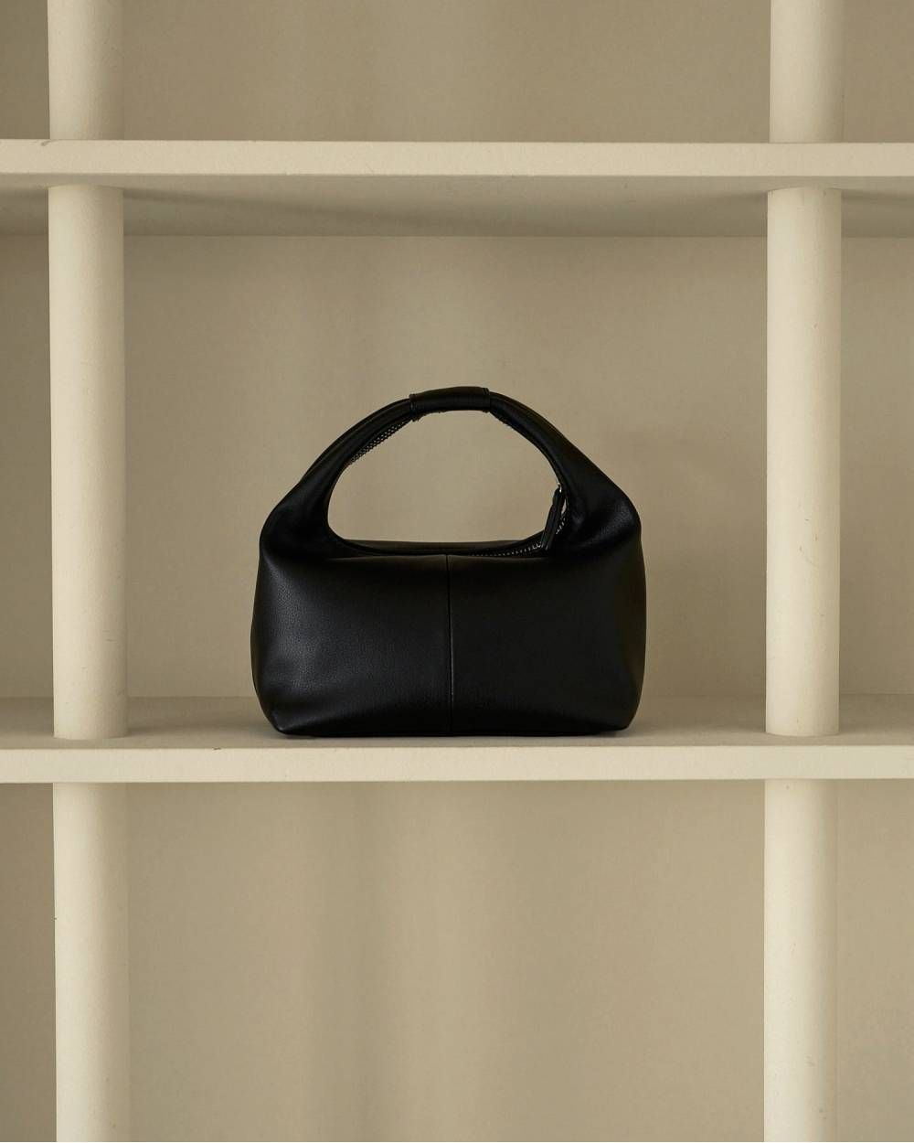 ワンハンドル レザーバッグ (ブラック) Onehandle Leather Bag (Black) / 26SS