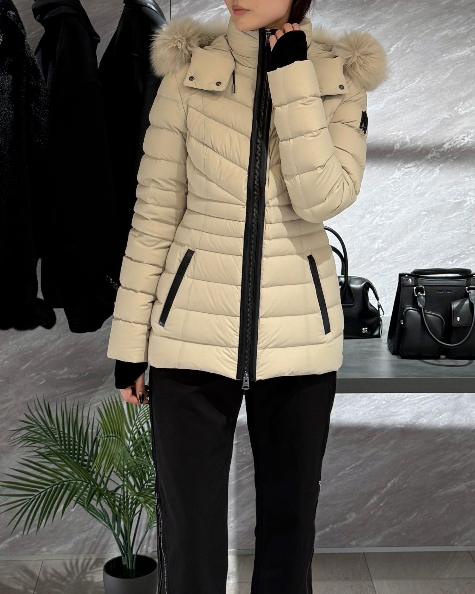 【25AW】PATSY-BX / ファー付きストレッチダウンジャケット (トレンチ) / レディース