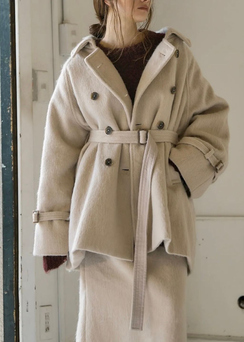 middle shaggy volume sleeve trench coat / ミドル シャギートレンチコート (ミルクティー) / 25AW