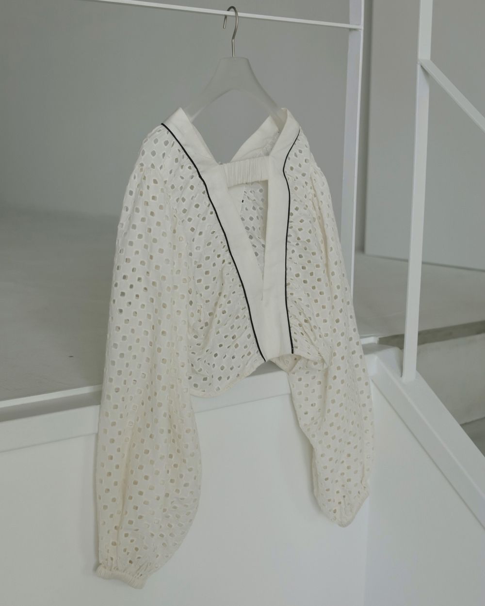 Volume Cutwork Blouse / ボリューム カットワーク ブラウス (ホワイト)