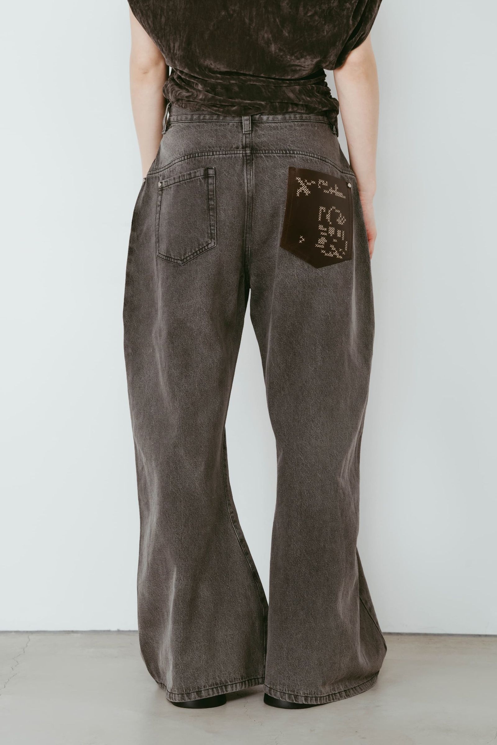 ワイドベルボトムデニムパンツ (グレー) wide bell-bottom denim pants (Gray) /  26SS