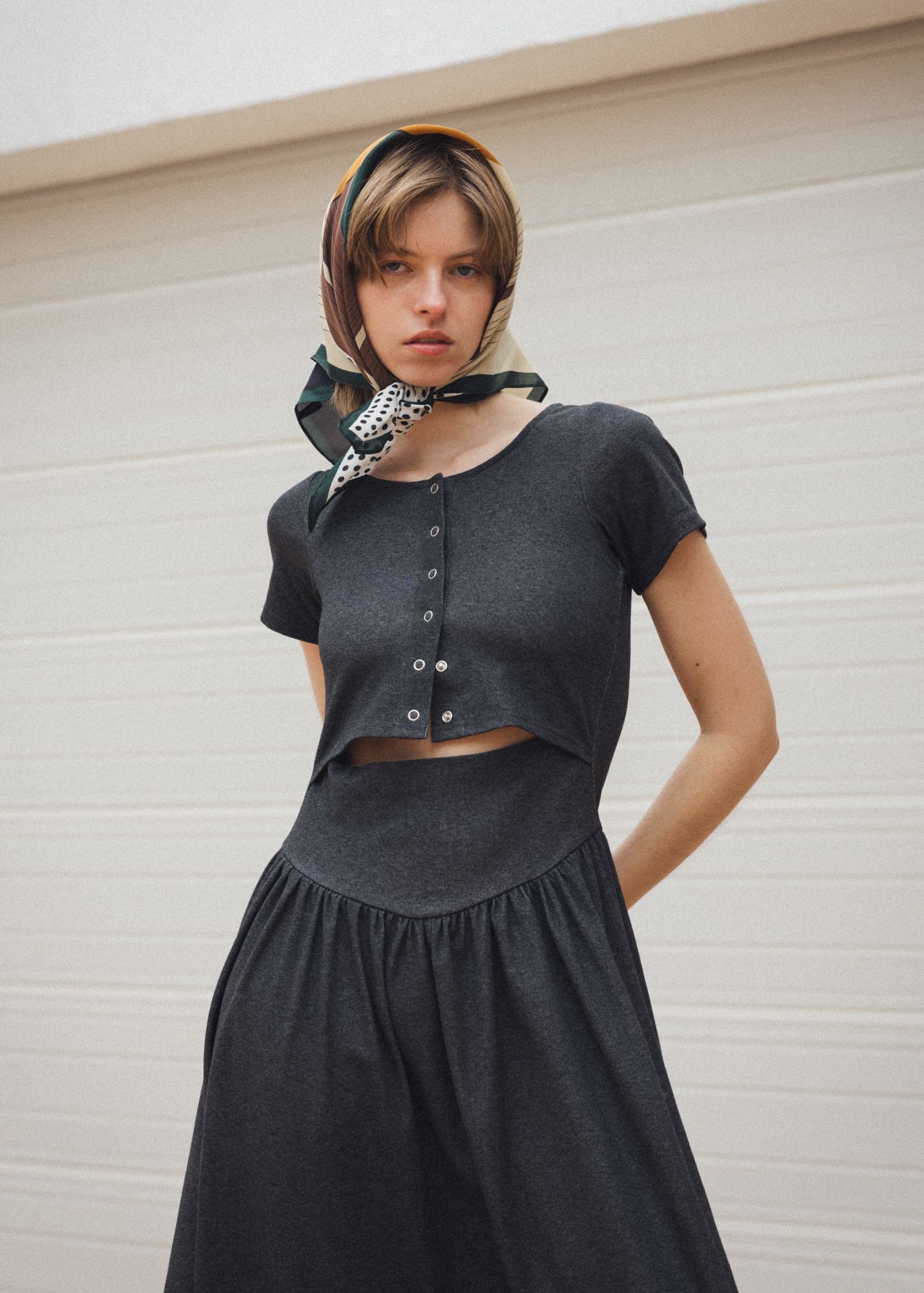 ヘルシーカット ワンピース (チャコール) healthy cut out waist snap button OP (charcoal) /  26SS