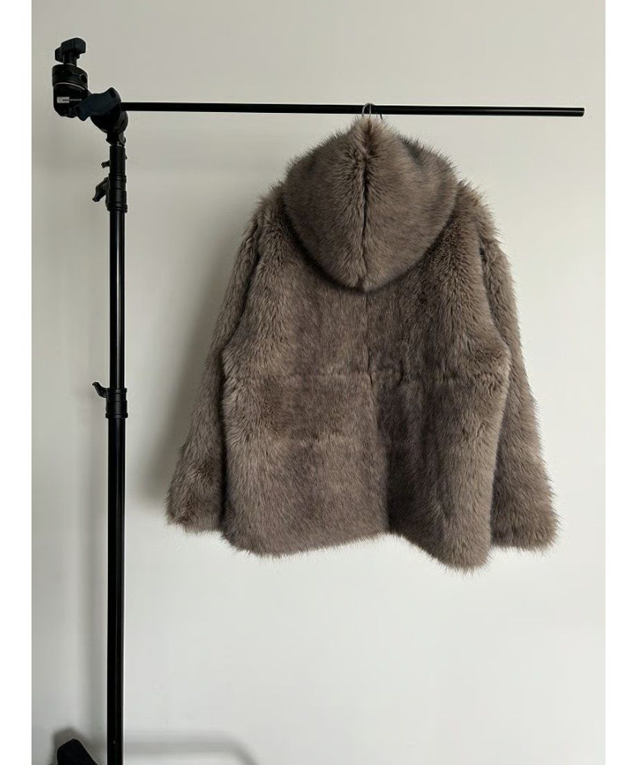 【25AW】Fox Like Fur Foodie Coat (ベージュ) / フォックスライクファー フーディコート / エコファー / フェイクファー