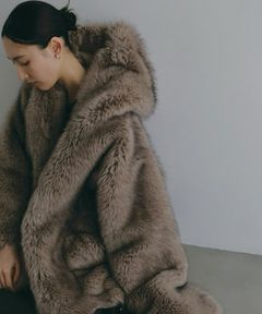 【25AW】Fox Like Fur Foodie Coat (ベージュ) / フォックスライクファー フーディコート / エコファー / フェイクファー