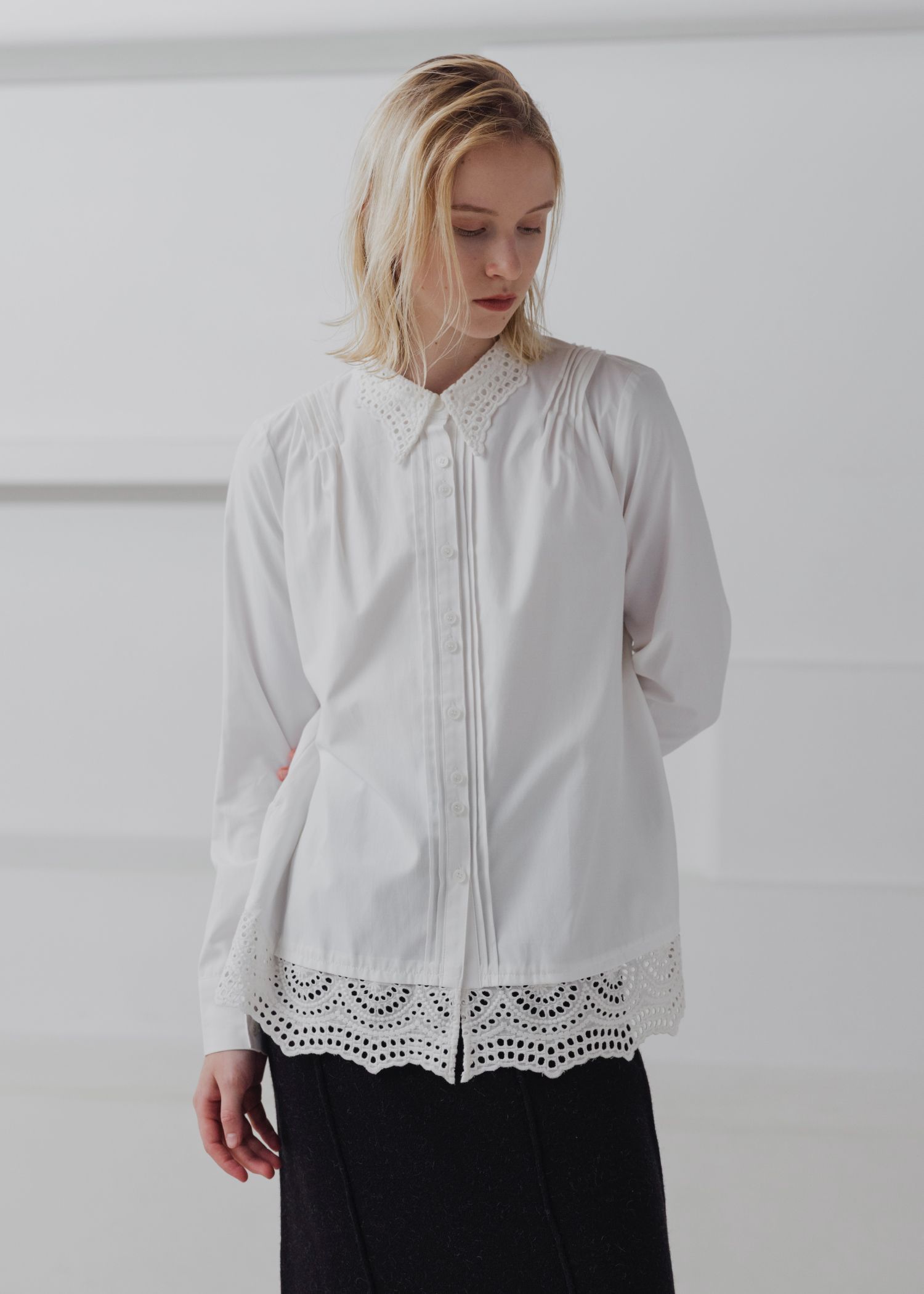 lace collar hem shoulder pintuck SH / レースヘムショルダー ピンタックシャツ (アイボリー) / 25AW /