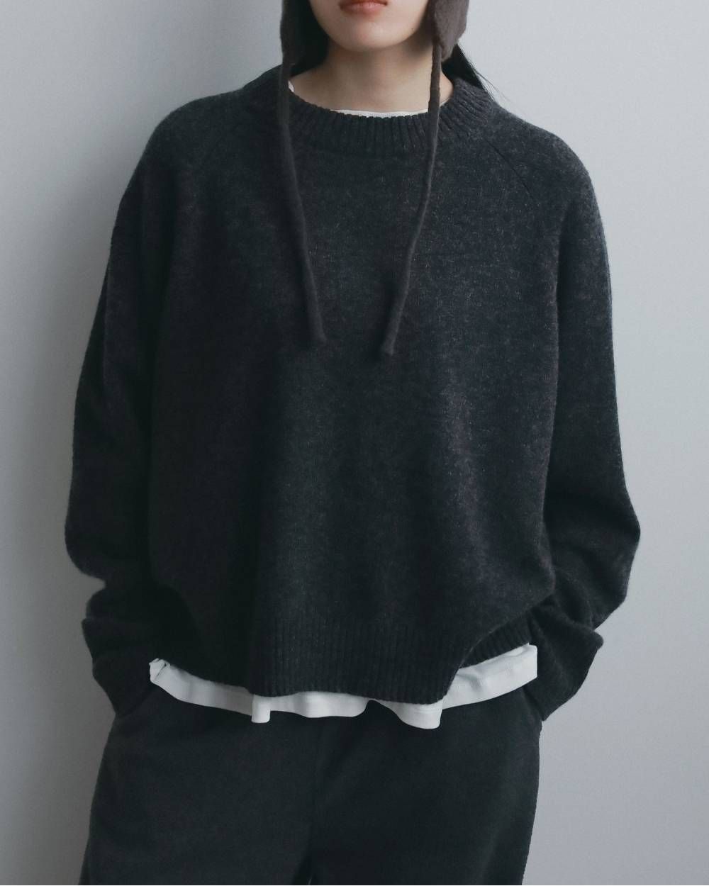 ウールクルーネックトップス (チャコールグレー) Wool Crewneck Tops (Charcoal gray) / 26AW 【6月29日まで期間限定予約】