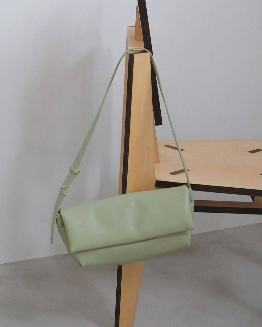 エコレザーラップバッグ (ライトグリーン) Ecoleather Wrap Bag (Lighetgreen) / 26AW 【6月29日まで期間限定予約】