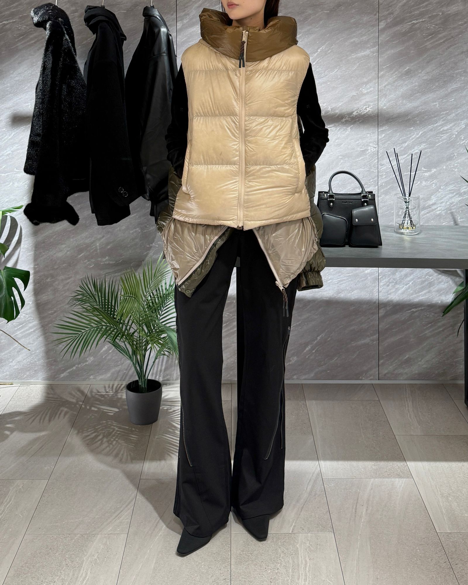 【BF割引対象12/2まで】NANGA multilayering down vest blouson / ナンガ コラボレーション ダウンジャケット (ベージュ) / メンズ / レディース