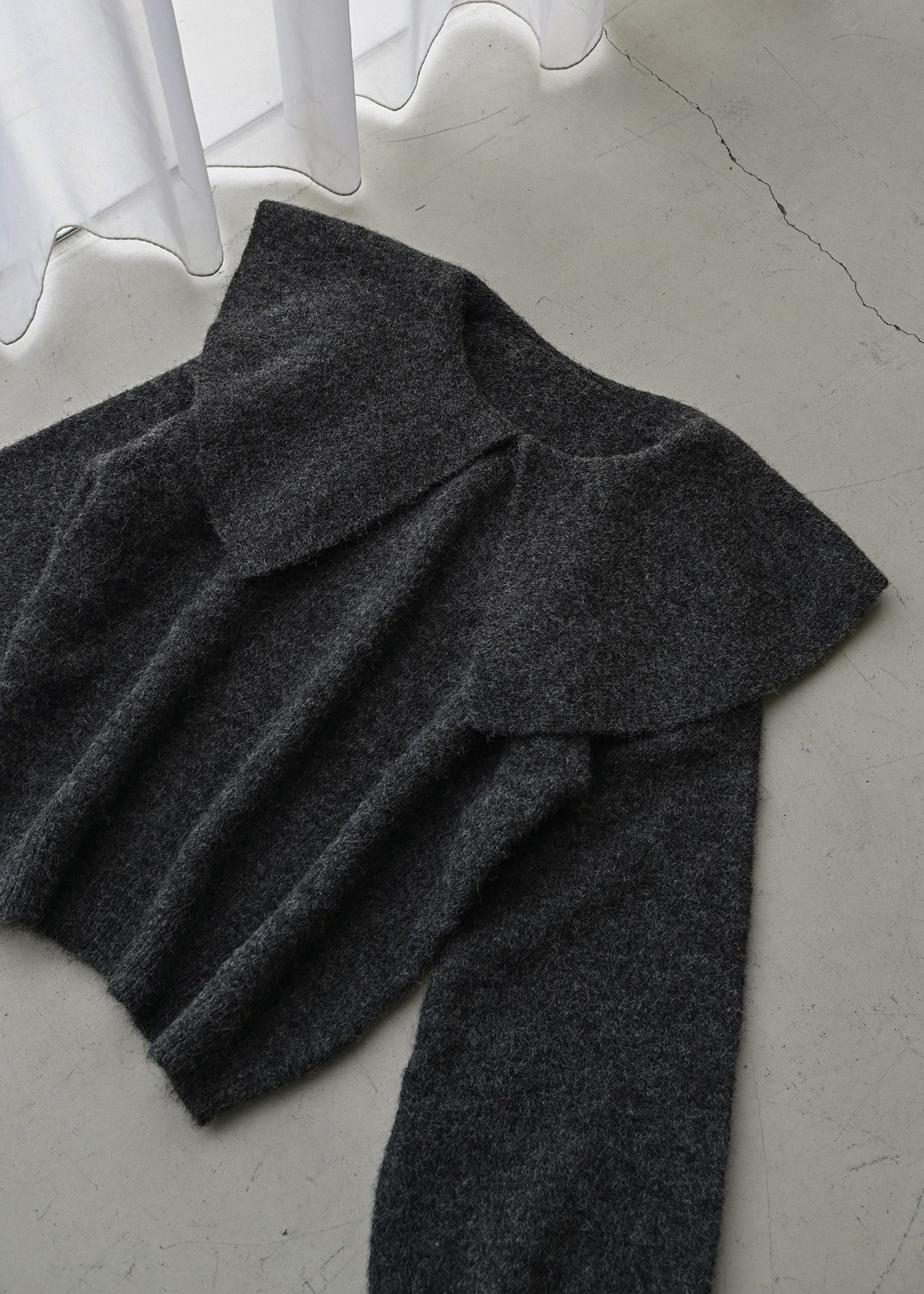 overlay big collar volume sleeve knit / ビッグカラー ボリュームスリーブニット (チャコール) / 25AW /
