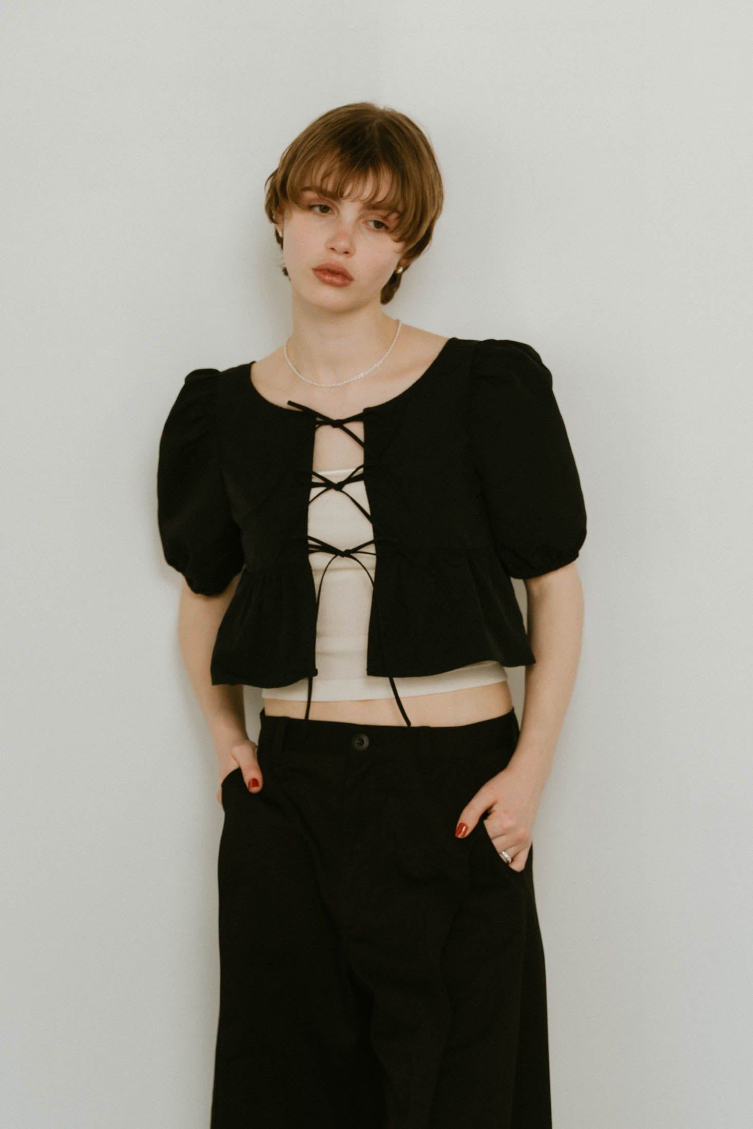 2way puff sleeve logo blouse / 2ウェイ パフスリーブ ロゴブラウス (ブラック) / 25SS