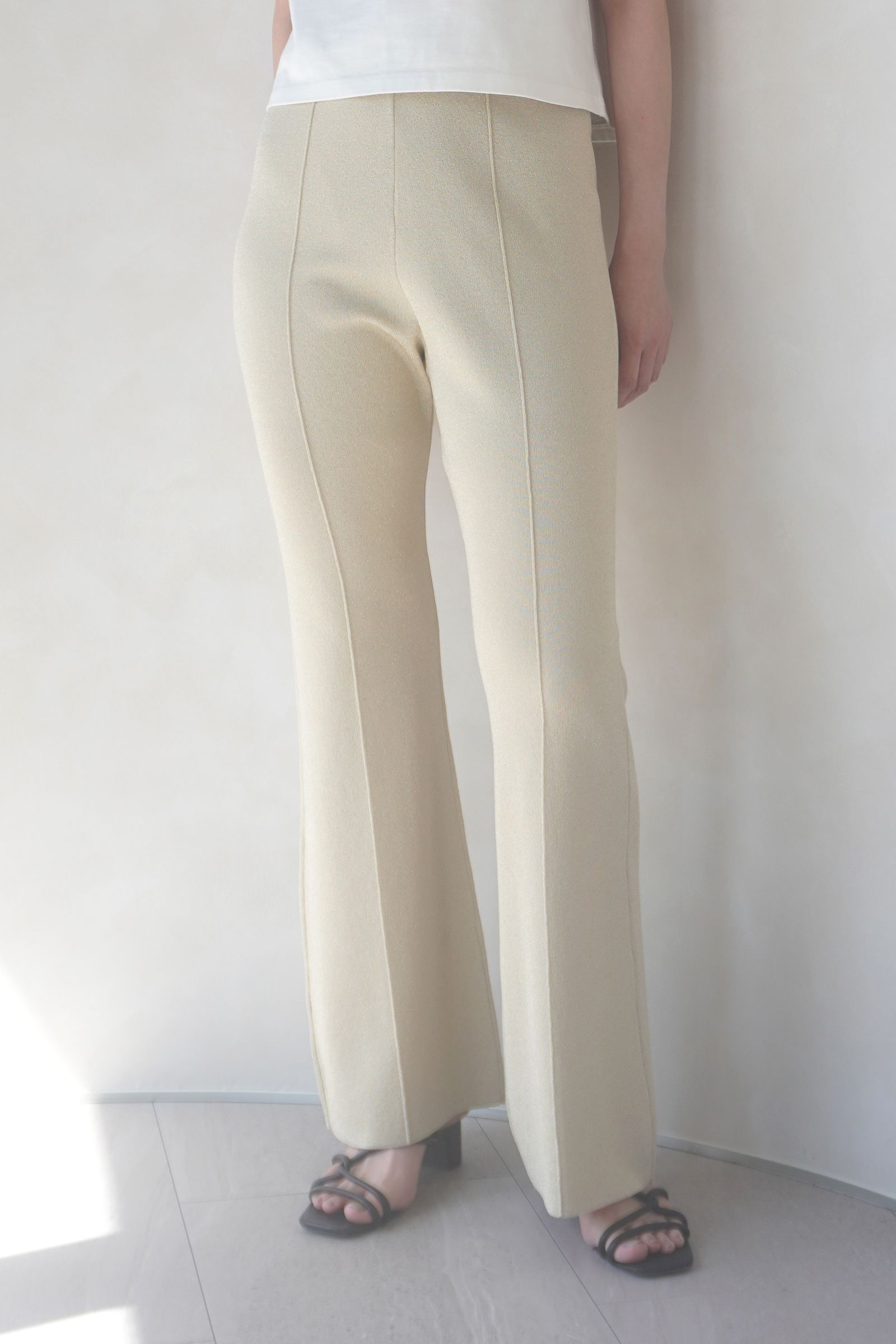 CENTER SEAM FLARE SILHOUETTE KNIT PANTS / センターシームフレアシルエットニットパンツ (ゴールド)