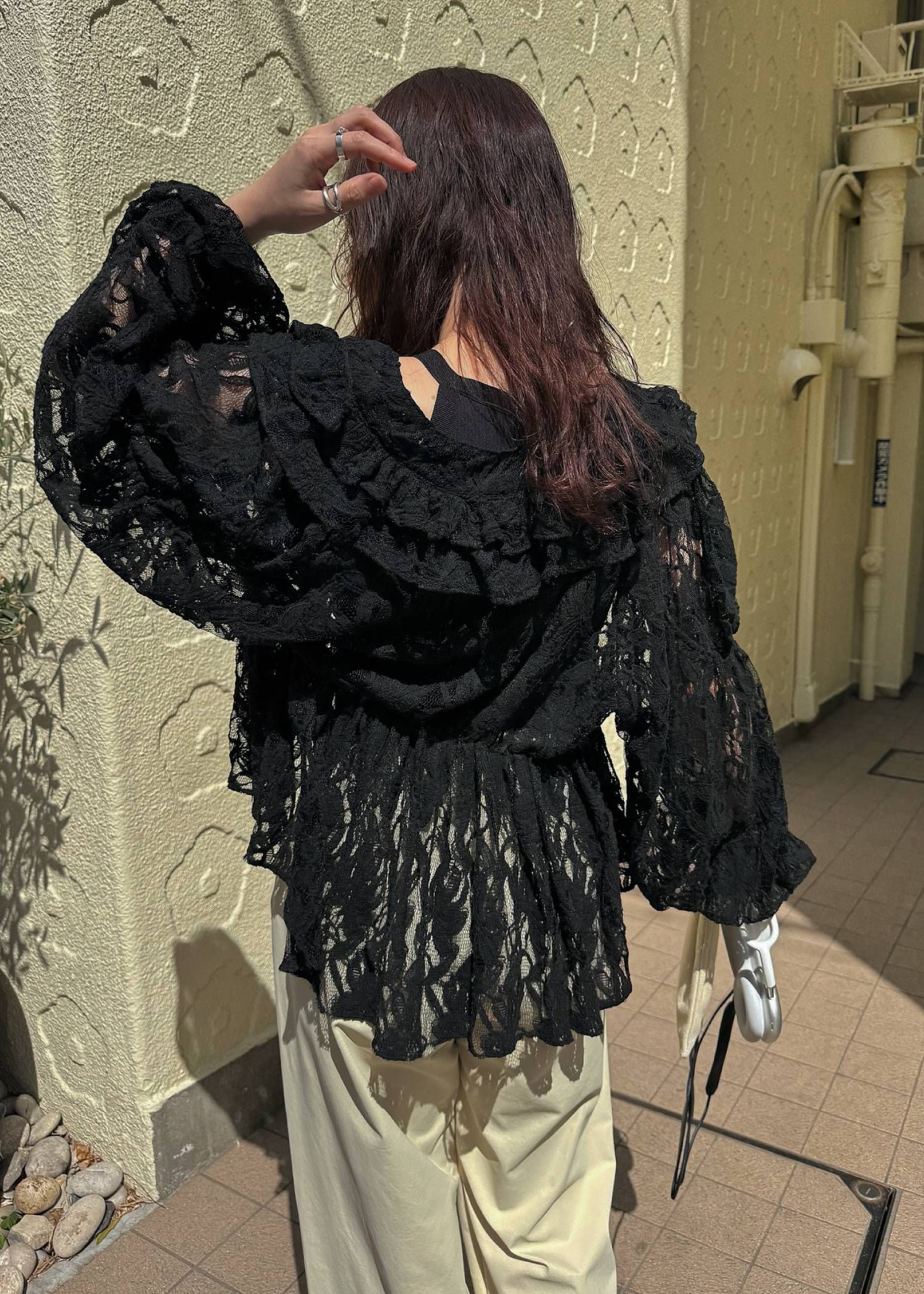 ボリュームスリーブ レースブラウス (ブラック) tiered frill neck volume sleeve lace BL (Black) /  26SS