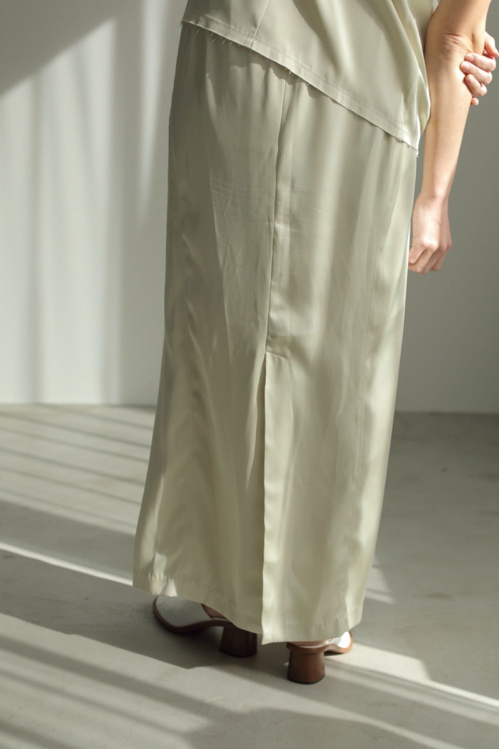 Satin Pencil Skirt / サテンペンシルスカート (クリーム)