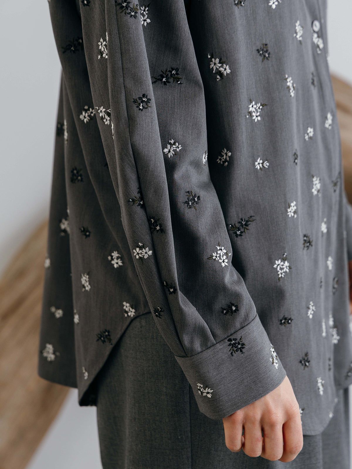 FLOWER EMBROIDERY SHIRTS (Gray) / フラワーエンブロイダリー シャツ (グレー) / 26SS