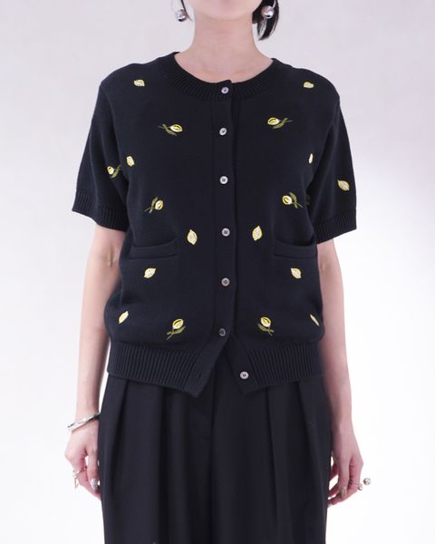 モチーフ エンブロイダリー ニットカーディガン (ブラック) MOTIF EMBROIDERY KNIT CD (Black) /  26SS