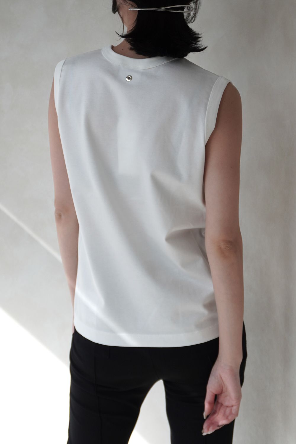 REFINA SLEEVELESS T-SHIRT / リフィナスリーブレスTシャツ (オフホワイト)