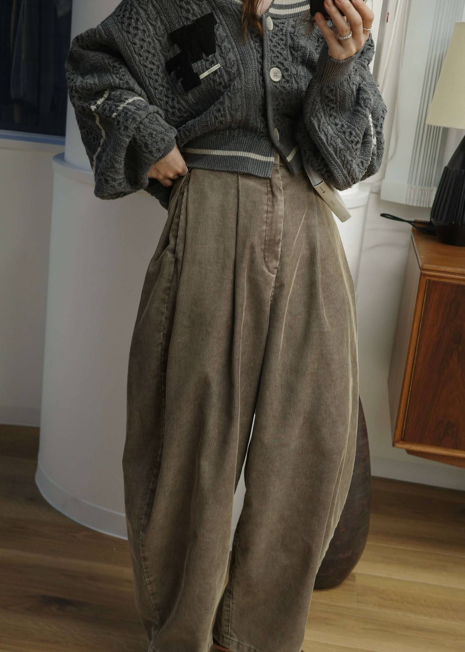 サイドタック コーデュロイ カーブパンツ (アーモンド) side tuck chemical wash corduroy curve PT (Almond) /  26AW