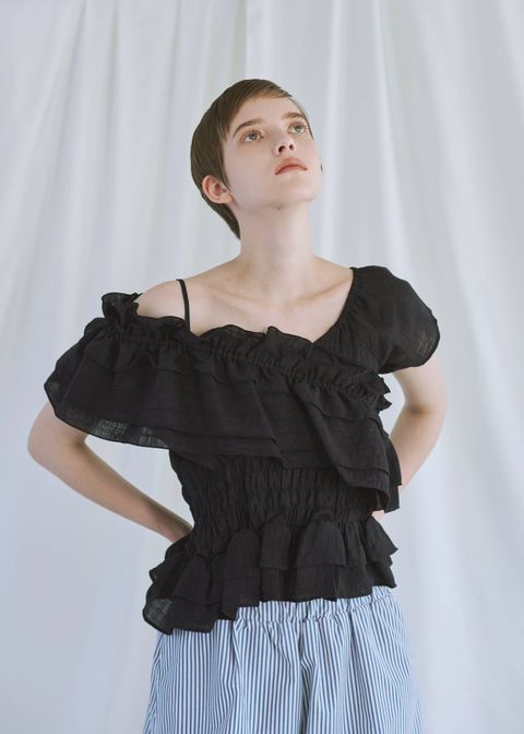 アシンメトリー ティアードフリルブラウス (ブラック) asymmetry tiered frill sheer shirring BL (Black) /  26SS