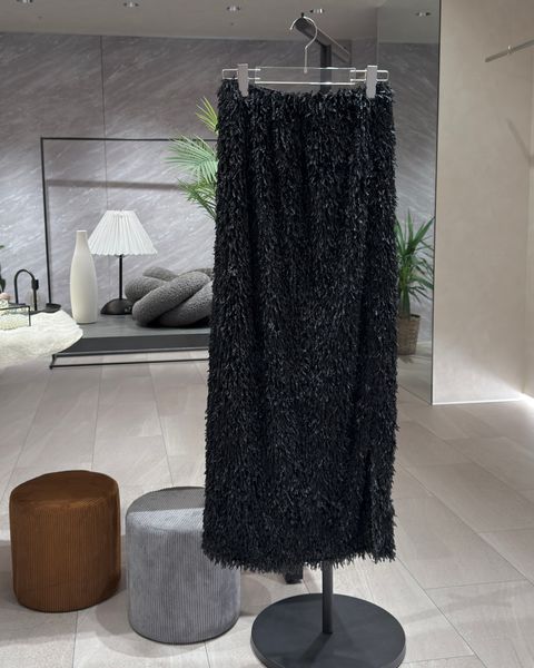 Feather slit skirt / フェザースリットスカート (ブラック)