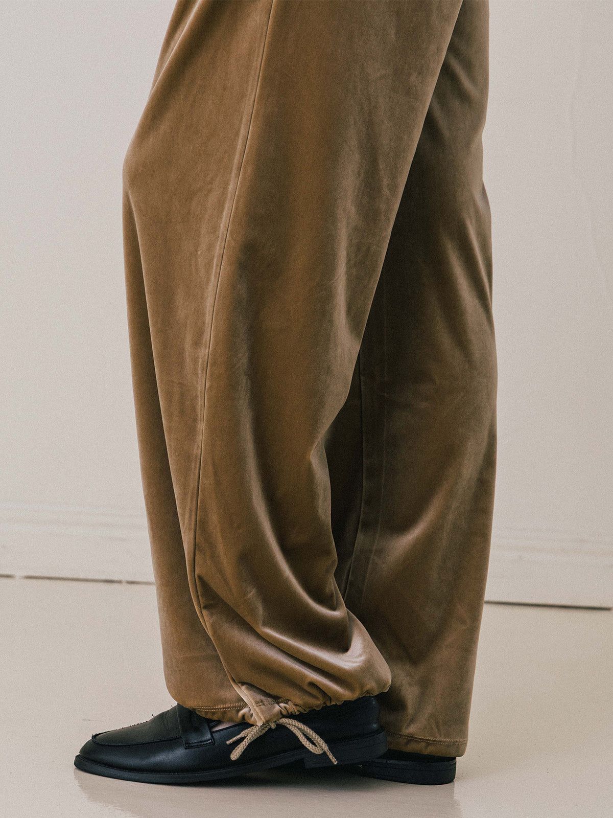 【25AW】HILTON VELOUR PANTS / ヒルトンベロアパンツ (ベージュ)