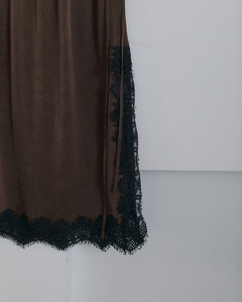 サテンレーススカート (ブラウン) Satin Lace Skirt (Brown) / 26AW 【6月29日まで期間限定予約】
