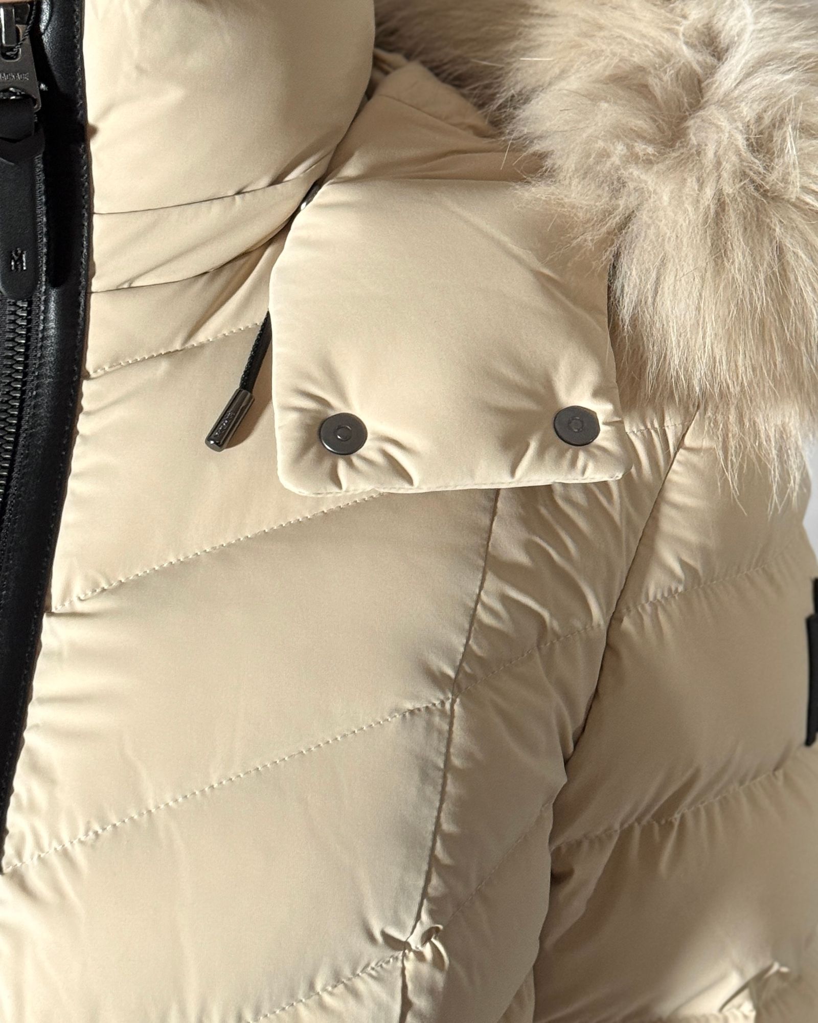 【25AW】PATSY-BX / ファー付きストレッチダウンジャケット (トレンチ) / レディース