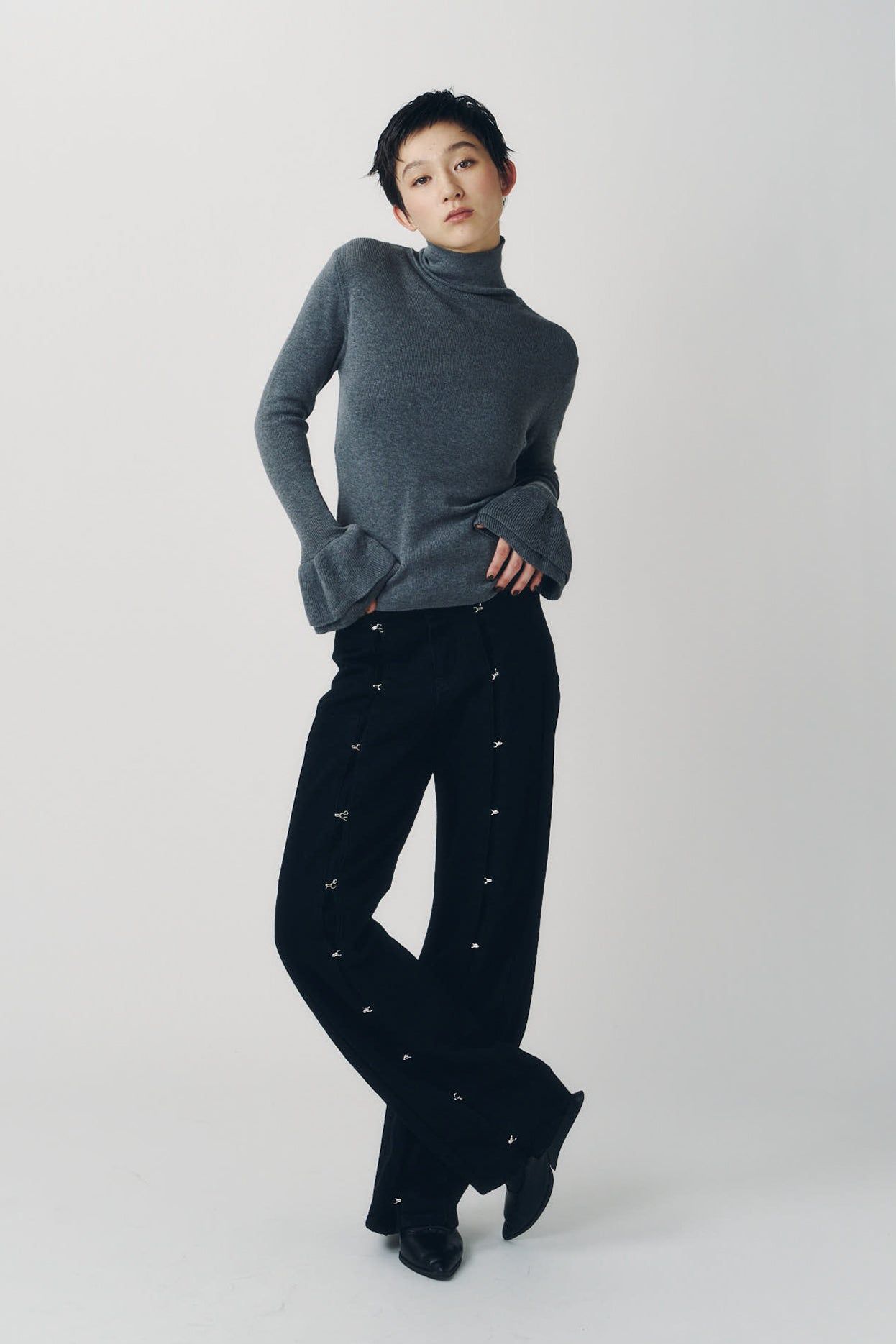 フリルハイネックニット (グレー) frill high neck knit (Gray) / 26AW