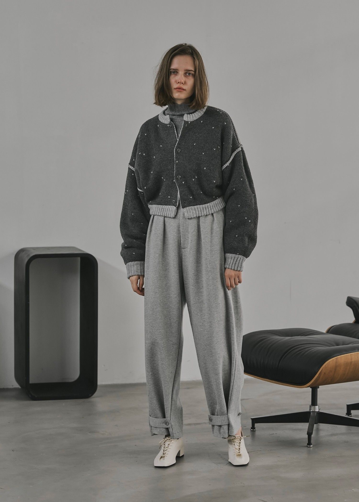 heart dot jacquard reversible cropped knit cardigan / ハートドット ジャガード リバーシブルクロップドカーディガン (グレー×チャコール) / 25AW